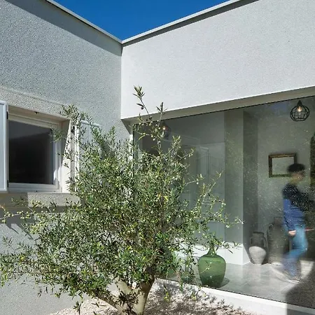 E - Stunning Modern Cepljani