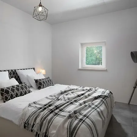 فيلة E - Stunning Modern Cepljani