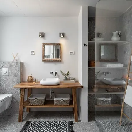E - Stunning Modern *