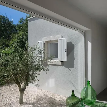 E - Stunning Modern Cepljani