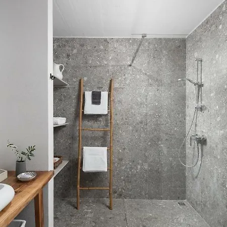 E - Stunning Modern Cepljani
